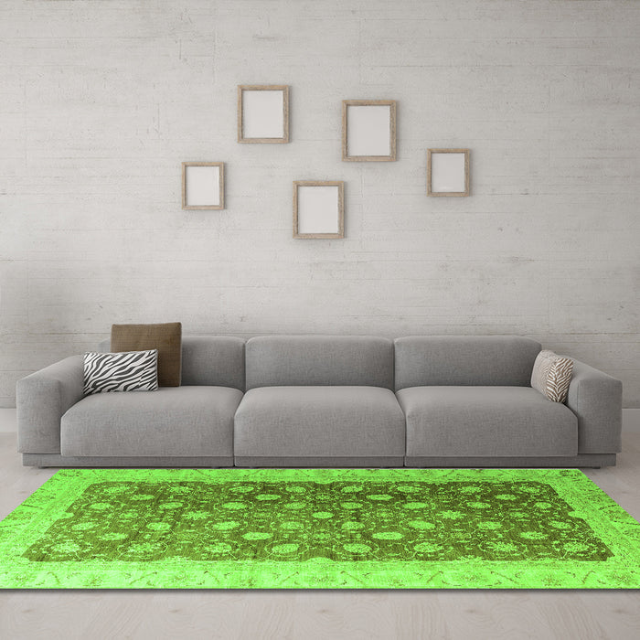 Machine Washable Oriental Green Traditional Area Rugs in a Living Room,, wshabs4173grn