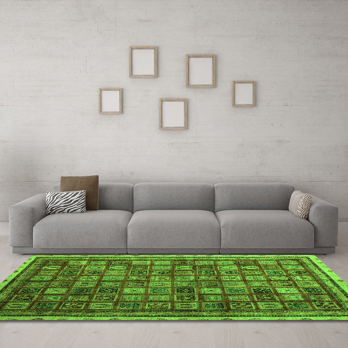 Machine Washable Oriental Green Modern Area Rugs in a Living Room,, wshabs4194grn