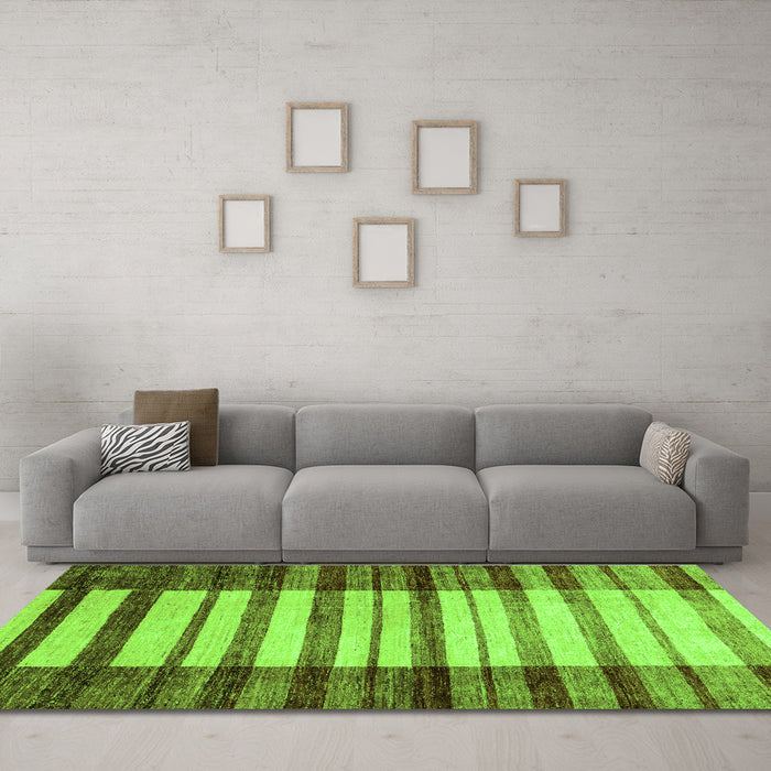 Machine Washable Abstract Green Modern Area Rugs in a Living Room,, wshabs41grn