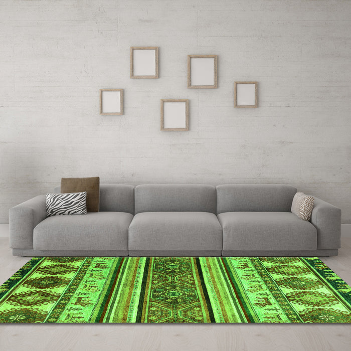 Machine Washable Oriental Green Modern Area Rugs in a Living Room,, wshabs4213grn