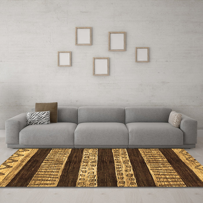 Machine Washable Abstract Brown Modern Rug in a Living Room,, wshabs421brn