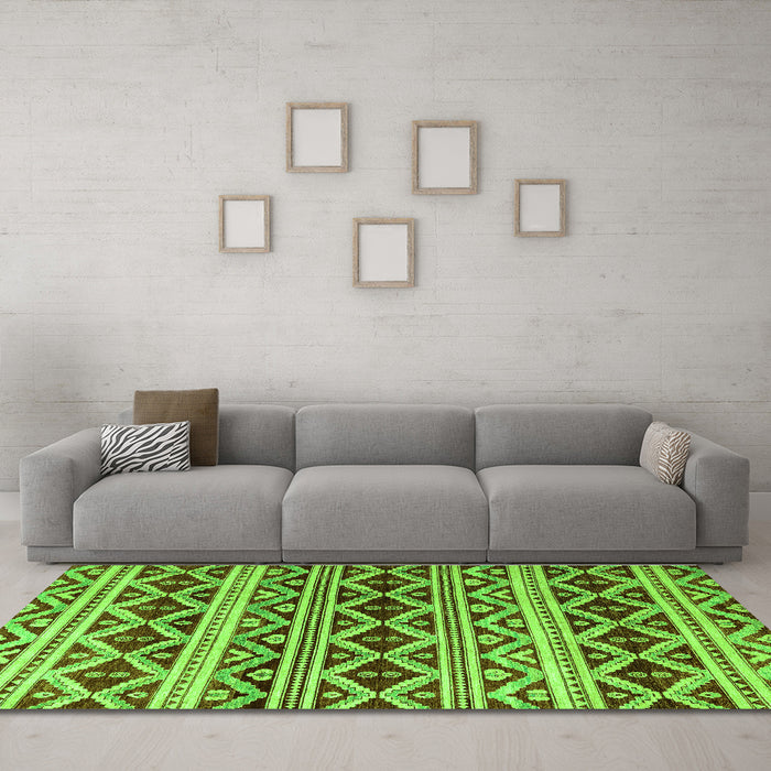 Machine Washable Oriental Green Modern Area Rugs in a Living Room,, wshabs4239grn
