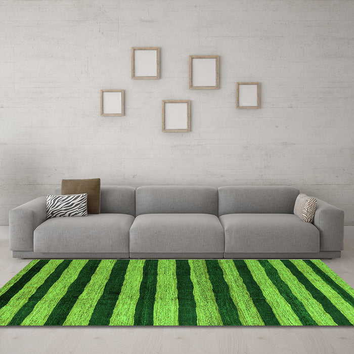 Machine Washable Oriental Green Modern Area Rugs in a Living Room,, wshabs4259grn