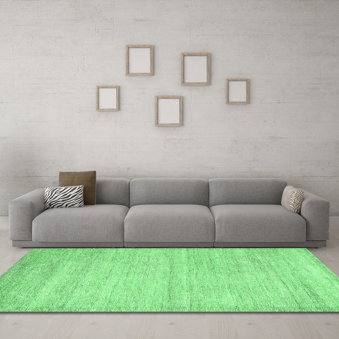 Machine Washable Solid Emerald Green Modern Area Rugs in a Living Room,, wshabs4291emgrn