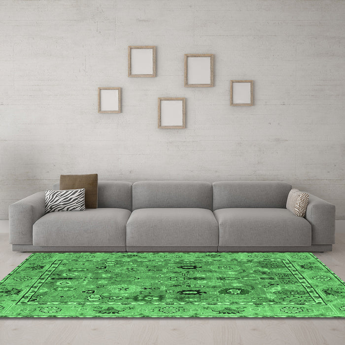 Machine Washable Oriental Emerald Green Traditional Area Rugs in a Living Room,, wshabs4308emgrn