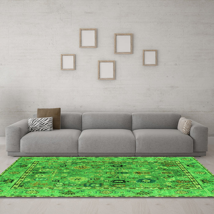 Machine Washable Oriental Green Traditional Area Rugs in a Living Room,, wshabs4308grn