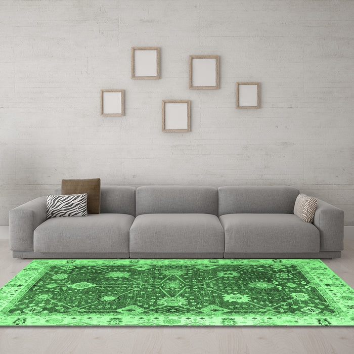 Machine Washable Oriental Emerald Green Traditional Area Rugs in a Living Room,, wshabs4310emgrn