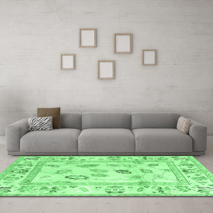 Machine Washable Oriental Emerald Green Traditional Area Rugs in a Living Room,, wshabs4311emgrn