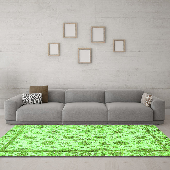 Machine Washable Oriental Green Traditional Area Rugs in a Living Room,, wshabs431grn