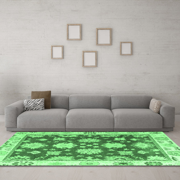 Machine Washable Oriental Emerald Green Traditional Area Rugs in a Living Room,, wshabs4321emgrn