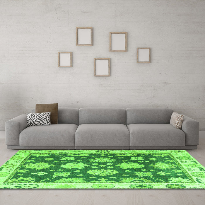 Machine Washable Oriental Green Traditional Area Rugs in a Living Room,, wshabs4321grn