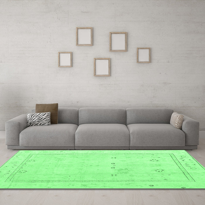 Machine Washable Oriental Emerald Green Traditional Area Rugs in a Living Room,, wshabs4323emgrn