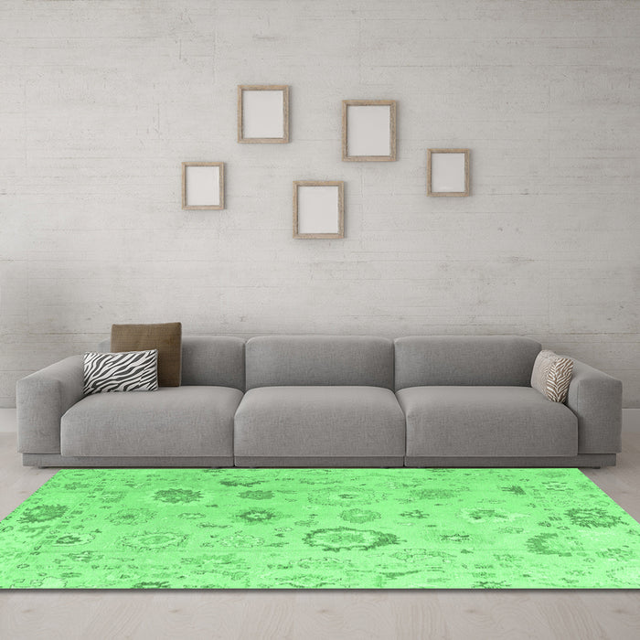 Machine Washable Oriental Emerald Green Traditional Area Rugs in a Living Room,, wshabs4325emgrn