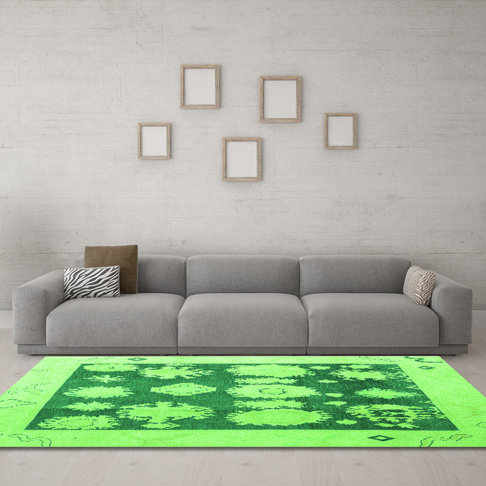 Machine Washable Oriental Green Traditional Area Rugs in a Living Room,, wshabs4328grn