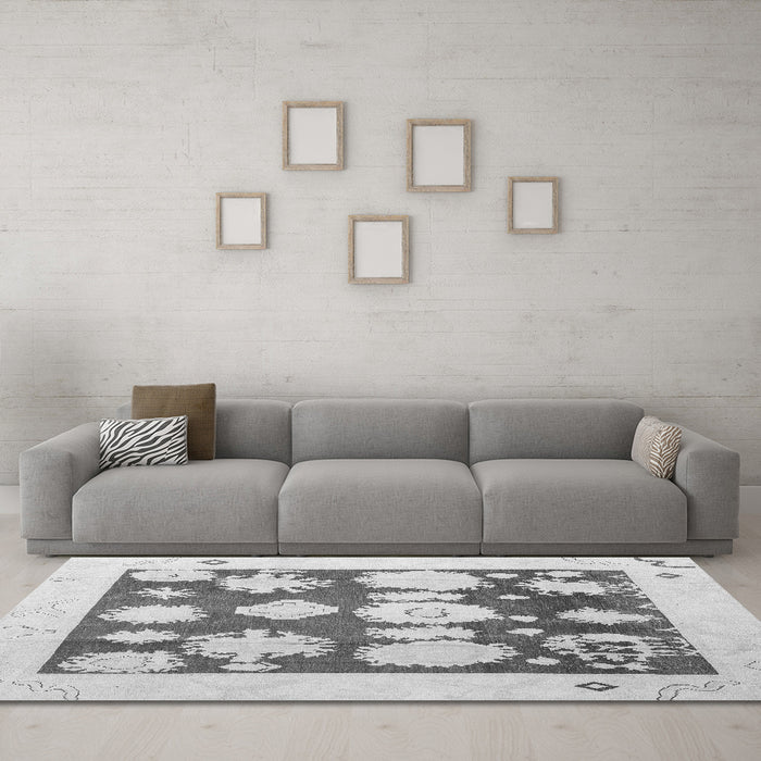 Machine Washable Oriental Gray Traditional Rug in a Living Room,, wshabs4328gry
