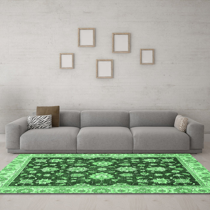 Machine Washable Oriental Emerald Green Traditional Area Rugs in a Living Room,, wshabs432emgrn