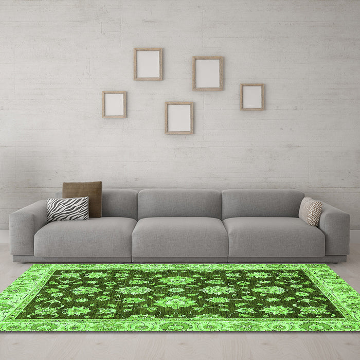 Machine Washable Oriental Green Traditional Area Rugs in a Living Room,, wshabs432grn