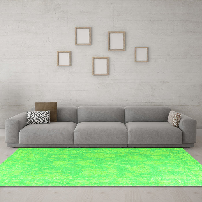 Machine Washable Oriental Green Traditional Area Rugs in a Living Room,, wshabs4347grn