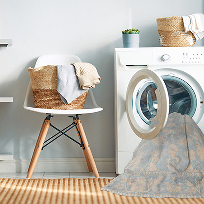 Machine Washable Abstract Pale Silver Gray Rug in a Washing Machine, wshabs4347