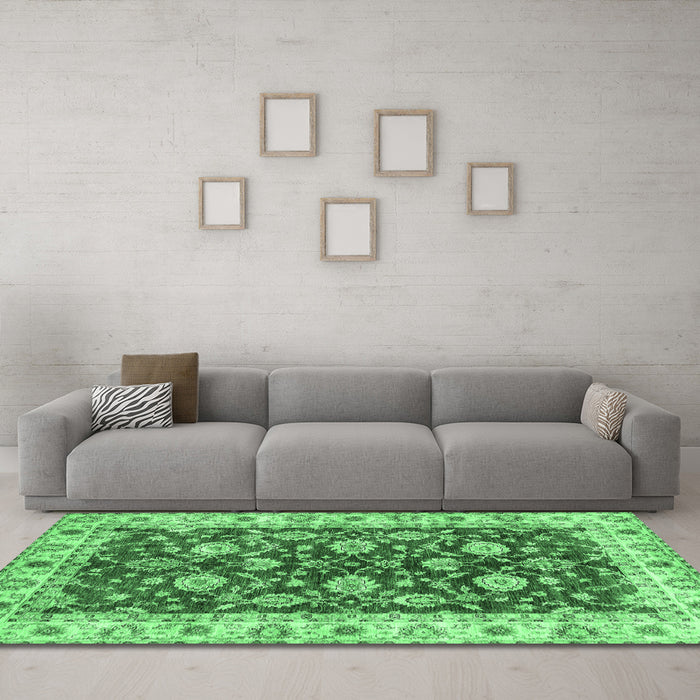 Machine Washable Oriental Emerald Green Traditional Area Rugs in a Living Room,, wshabs434emgrn