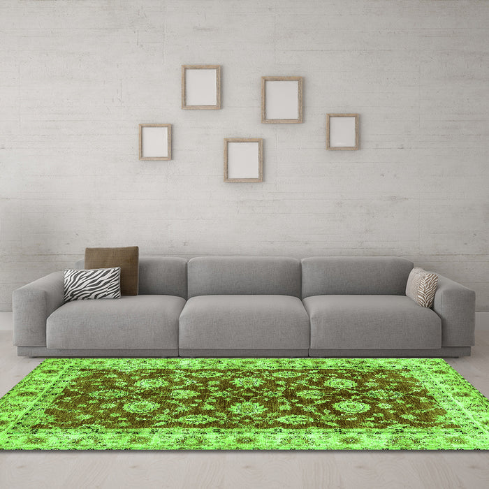 Machine Washable Oriental Green Traditional Area Rugs in a Living Room,, wshabs434grn