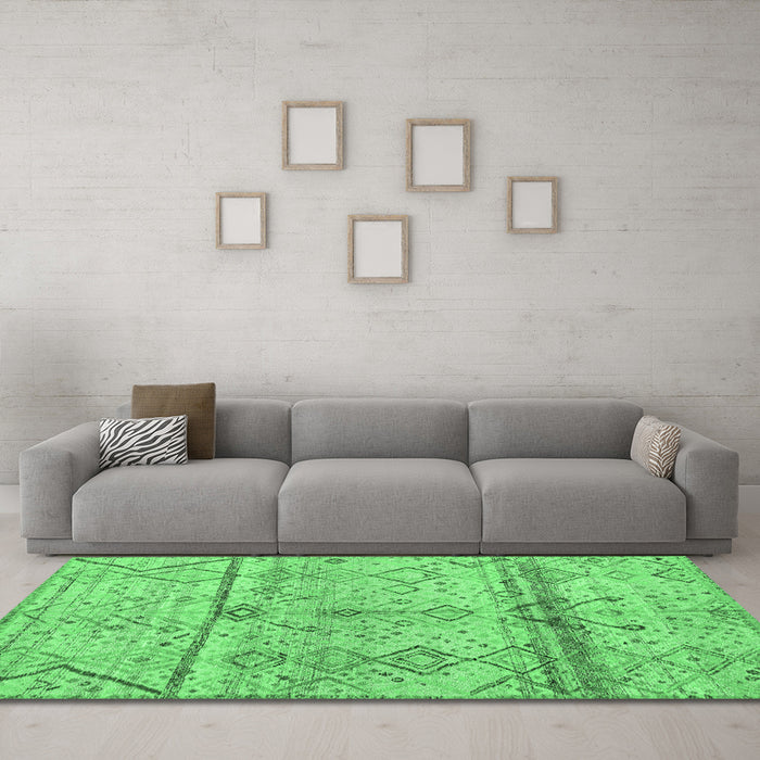Machine Washable Oriental Emerald Green Modern Area Rugs in a Living Room,, wshabs4355emgrn