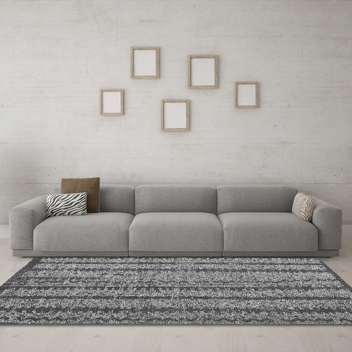 Machine Washable Oriental Gray Modern Rug in a Living Room,, wshabs4356gry