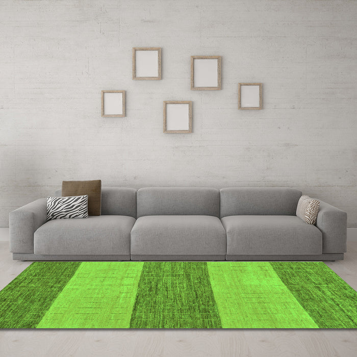 Machine Washable Abstract Green Modern Area Rugs in a Living Room,, wshabs43grn