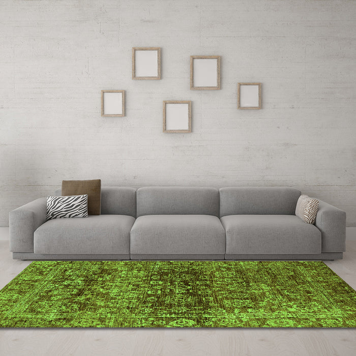 Machine Washable Oriental Green Traditional Area Rugs in a Living Room,, wshabs440grn