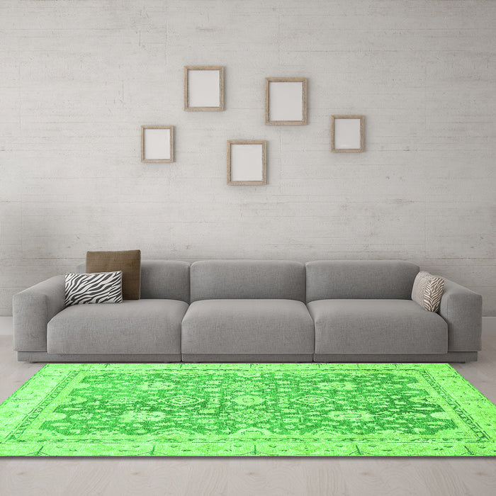Machine Washable Oriental Green Traditional Area Rugs in a Living Room,, wshabs441grn