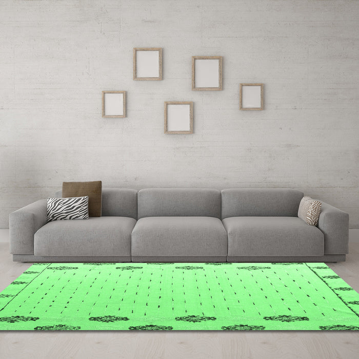 Machine Washable Solid Emerald Green Modern Area Rugs in a Living Room,, wshabs4459emgrn