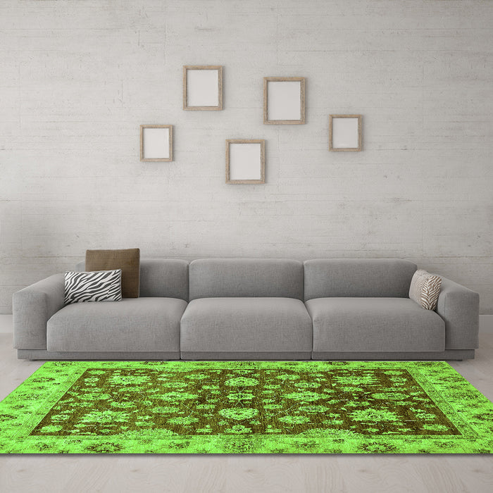 Machine Washable Oriental Green Traditional Area Rugs in a Living Room,, wshabs445grn