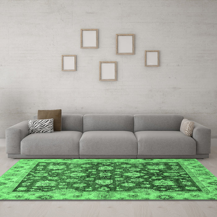 Machine Washable Oriental Emerald Green Traditional Area Rugs in a Living Room,, wshabs445emgrn