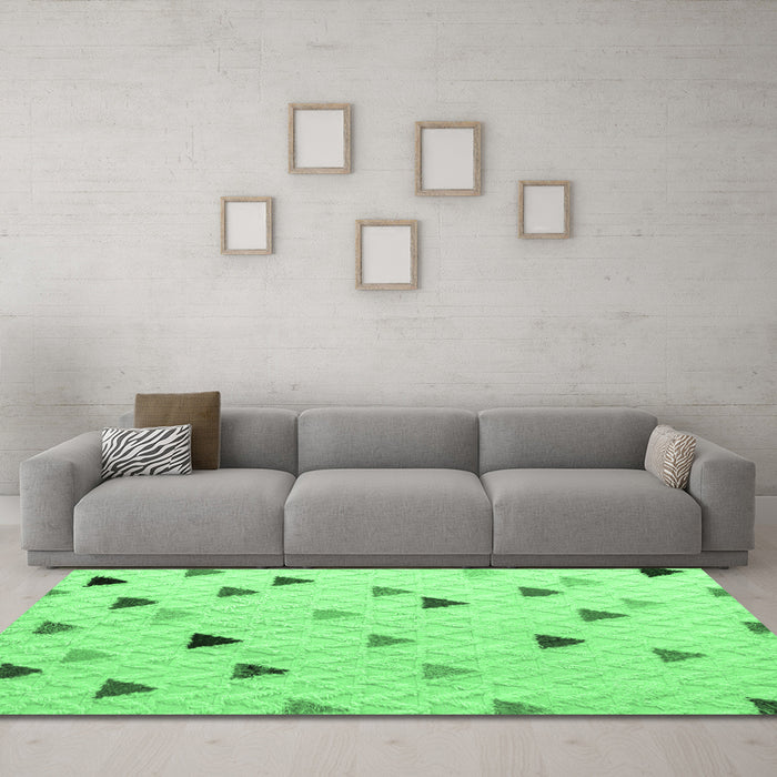 Machine Washable Solid Emerald Green Modern Area Rugs in a Living Room,, wshabs4462emgrn