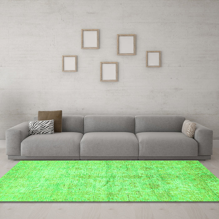Machine Washable Oriental Green Traditional Area Rugs in a Living Room,, wshabs446grn