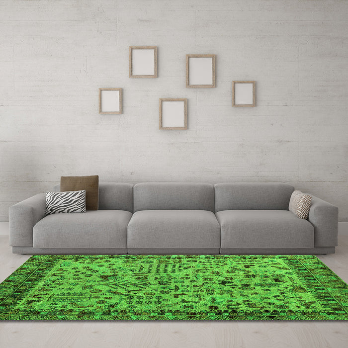 Machine Washable Abstract Green Modern Area Rugs in a Living Room,, wshabs4476grn