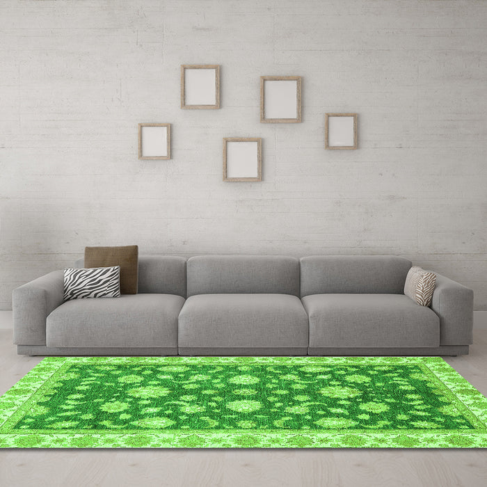 Machine Washable Oriental Green Traditional Area Rugs in a Living Room,, wshabs448grn
