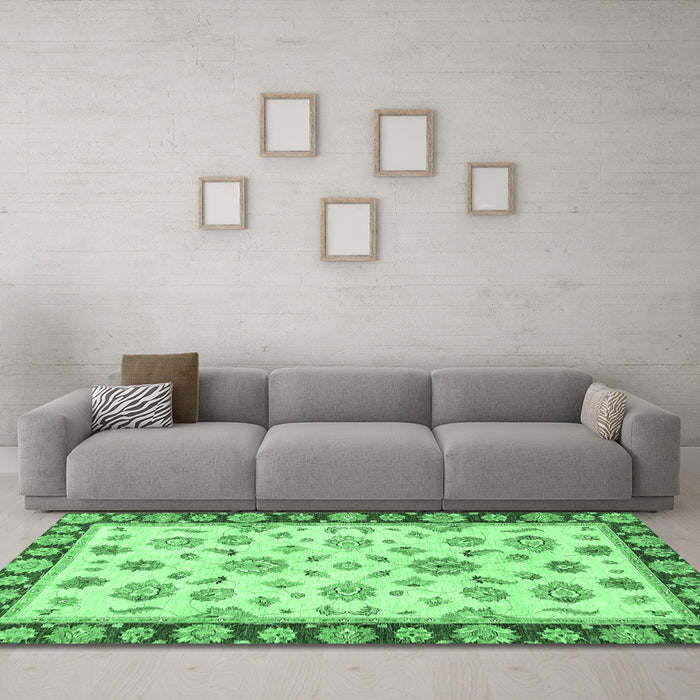 Machine Washable Oriental Emerald Green Traditional Area Rugs in a Living Room,, wshabs450emgrn