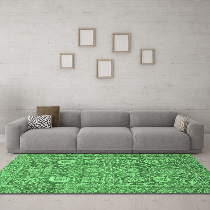 Machine Washable Oriental Emerald Green Traditional Area Rugs in a Living Room,, wshabs451emgrn