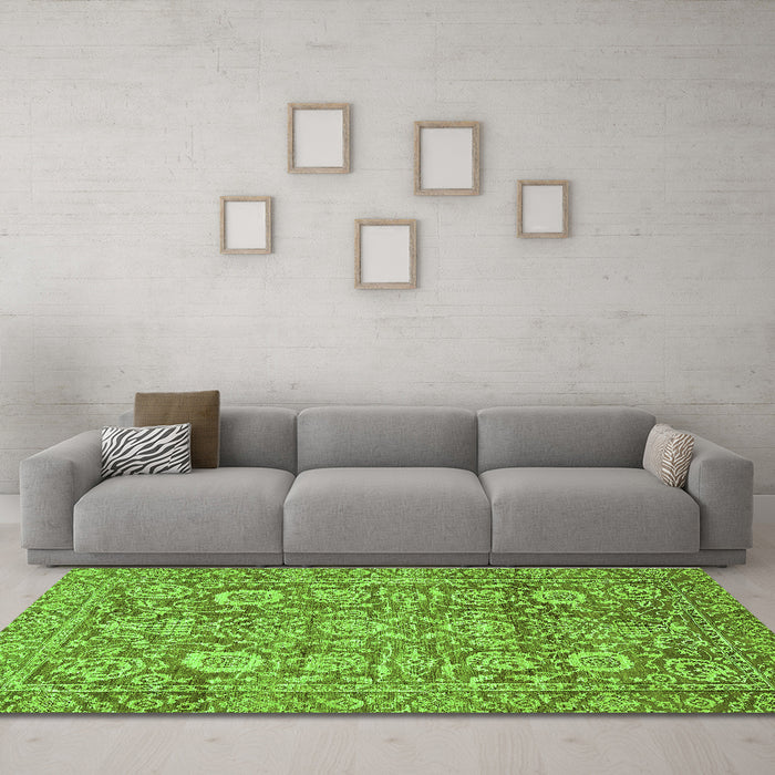 Machine Washable Oriental Green Traditional Area Rugs in a Living Room,, wshabs451grn