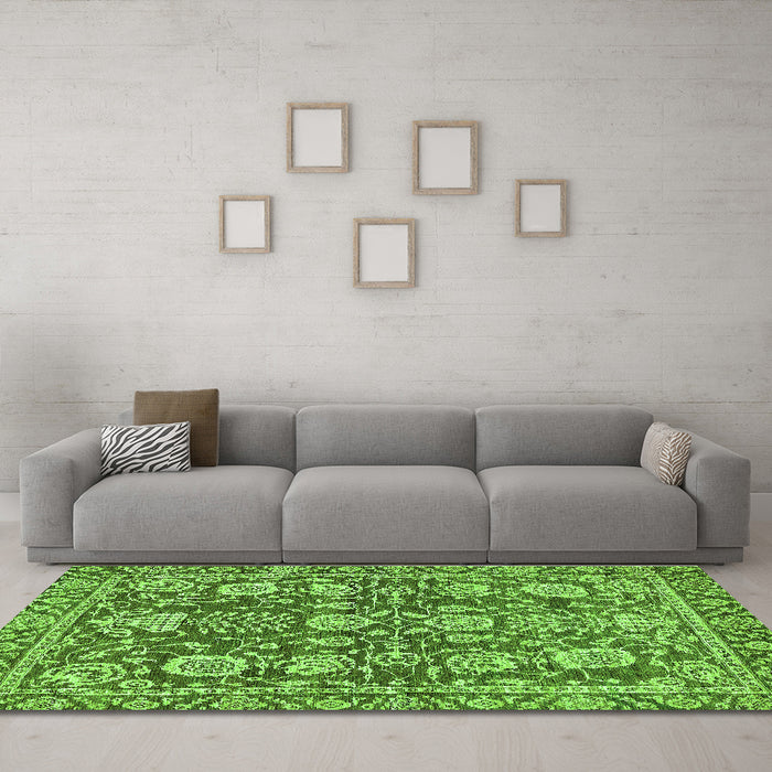 Machine Washable Oriental Green Traditional Area Rugs in a Living Room,, wshabs452grn