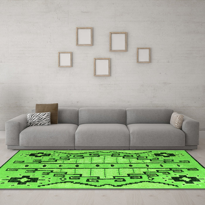 Machine Washable Abstract Green Modern Area Rugs in a Living Room,, wshabs4534grn
