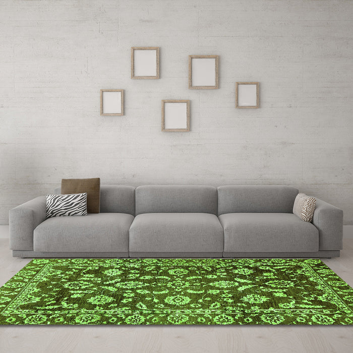 Machine Washable Oriental Green Traditional Area Rugs in a Living Room,, wshabs454grn