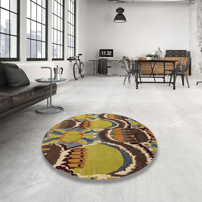 Round Machine Washable Abstract Metallic Gold Rug in a Office, wshabs4557