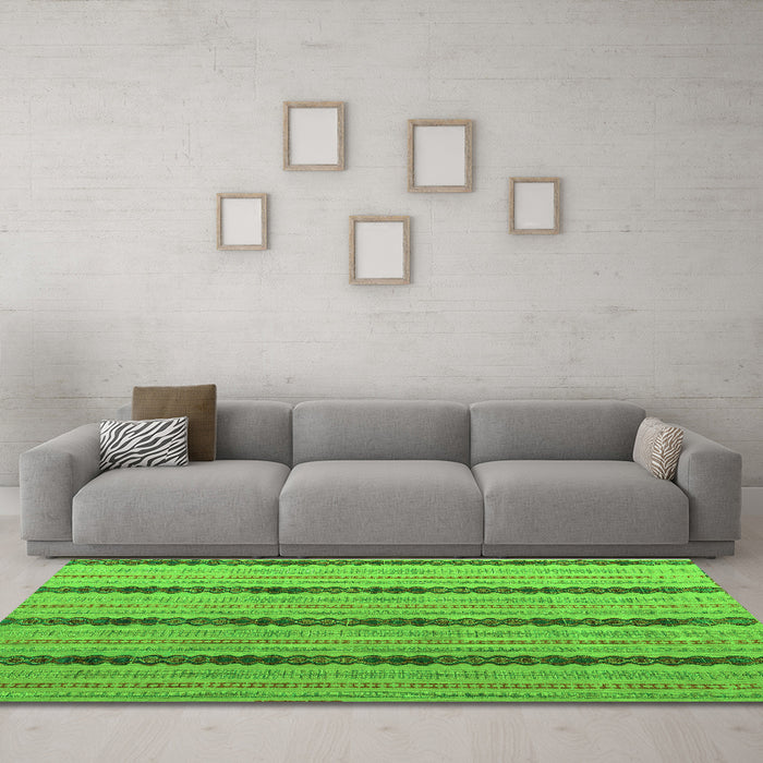 Machine Washable Abstract Green Modern Area Rugs in a Living Room,, wshabs4587grn