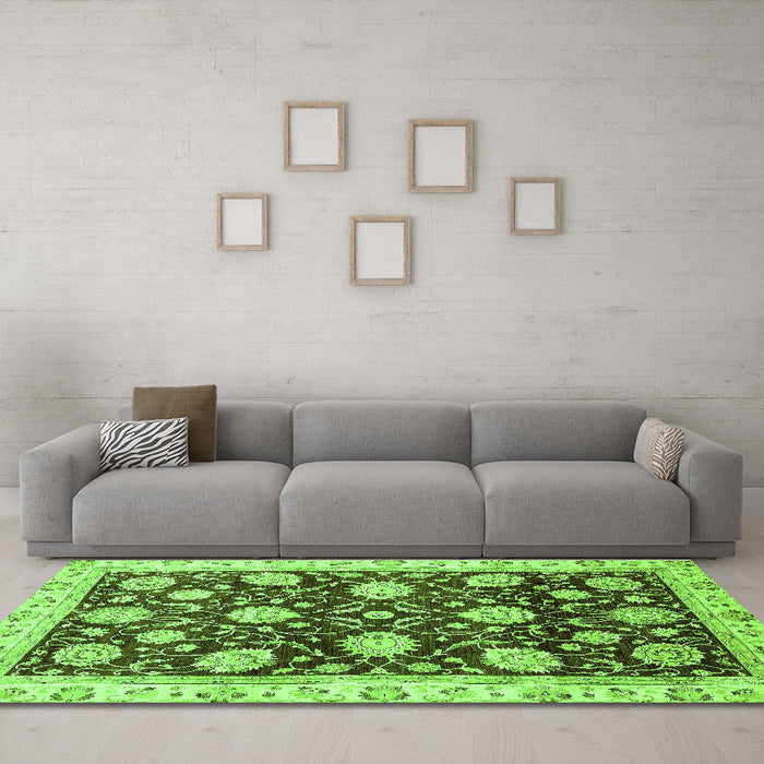 Machine Washable Oriental Green Traditional Area Rugs in a Living Room,, wshabs458grn