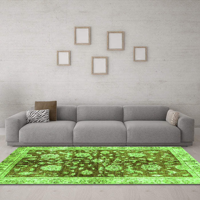 Machine Washable Oriental Green Traditional Area Rugs in a Living Room,, wshabs459grn
