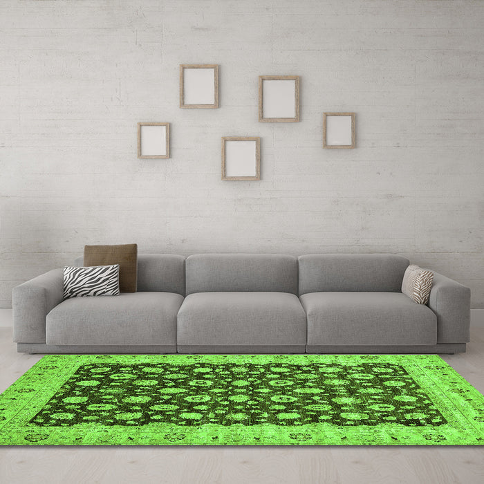 Machine Washable Oriental Green Traditional Area Rugs in a Living Room,, wshabs460grn