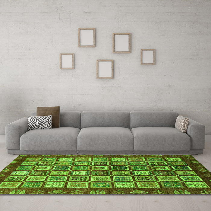 Machine Washable Abstract Green Modern Area Rugs in a Living Room,, wshabs461grn