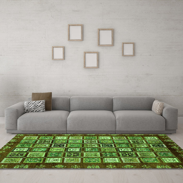 Machine Washable Abstract Green Modern Area Rugs in a Living Room,, wshabs462grn